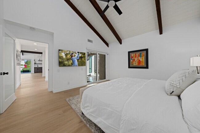 Building Photo - 352 Forest Hills Dr