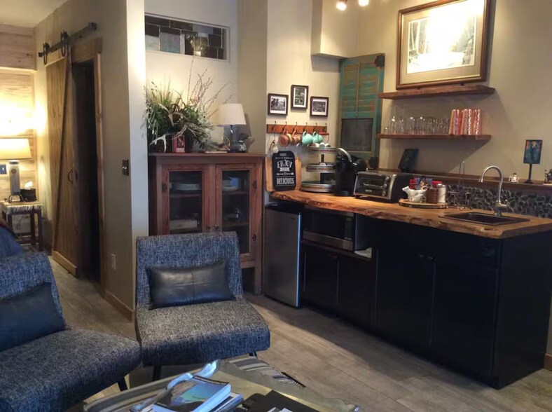 Building Photo - 468 Snow Top Dr