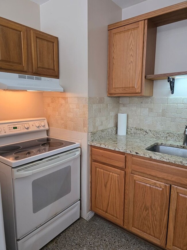 Building Photo - Well-Maintained 3-Bedroom Home with Workshop and Fenced Yard