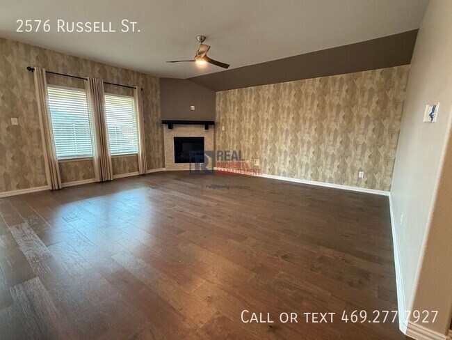 Building Photo - 2576 Russell St