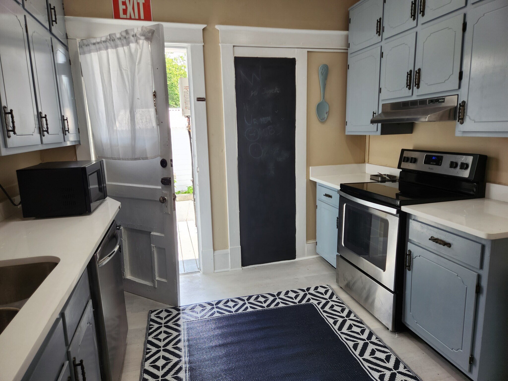 Building Photo - 15 Grant St