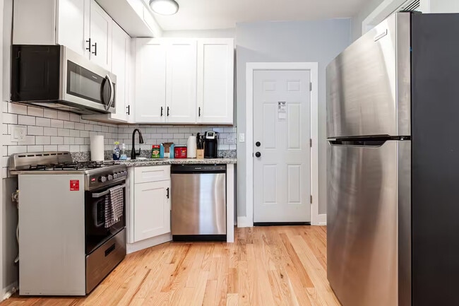 Building Photo - 1624 W Beach Ave