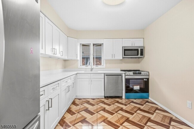 Building Photo - 415 Morningside Ave