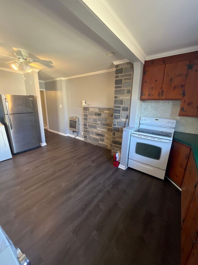 Building Photo - 829 Ferry St