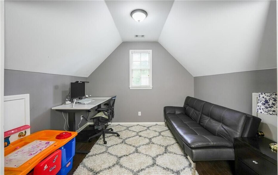 Building Photo - 350 Scarborough Way