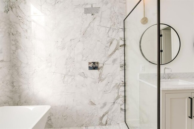 Building Photo - 827 NW 8th St