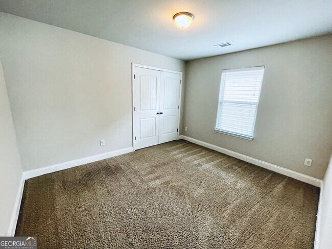 Building Photo - 112 Leland Ln