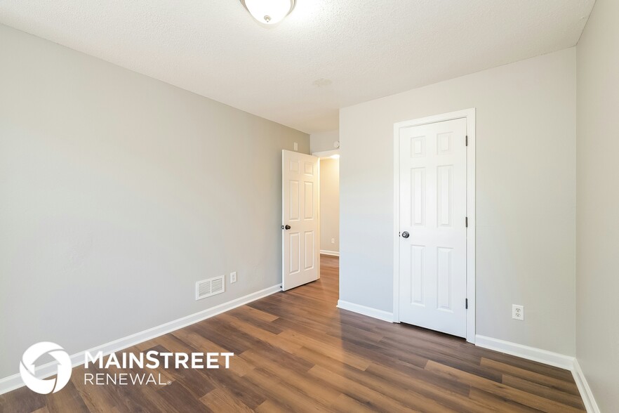 Building Photo - 4834 Royal Hills Cv