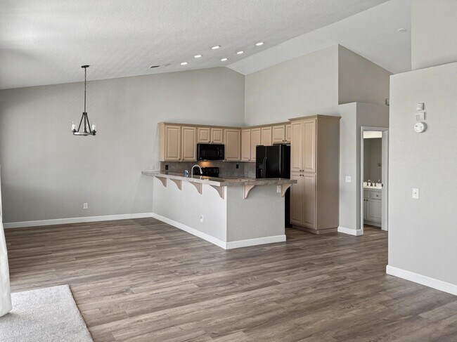 Building Photo - 76915 Turendot St