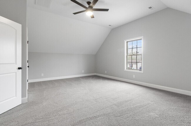 Building Photo - 2125 Powell Rd