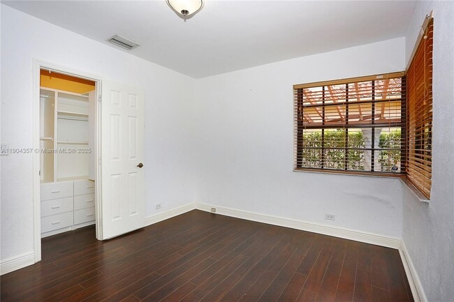 Building Photo - 1027 SW 22nd St