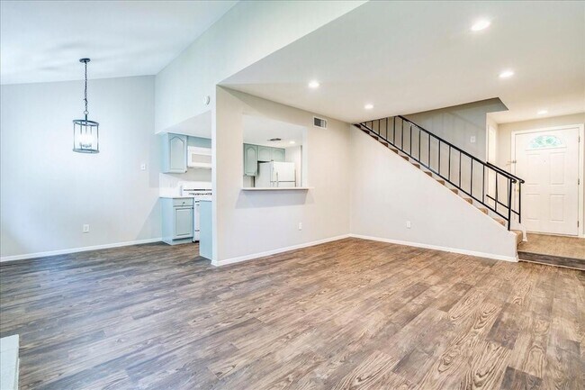 Building Photo - 408 Vista W Ct