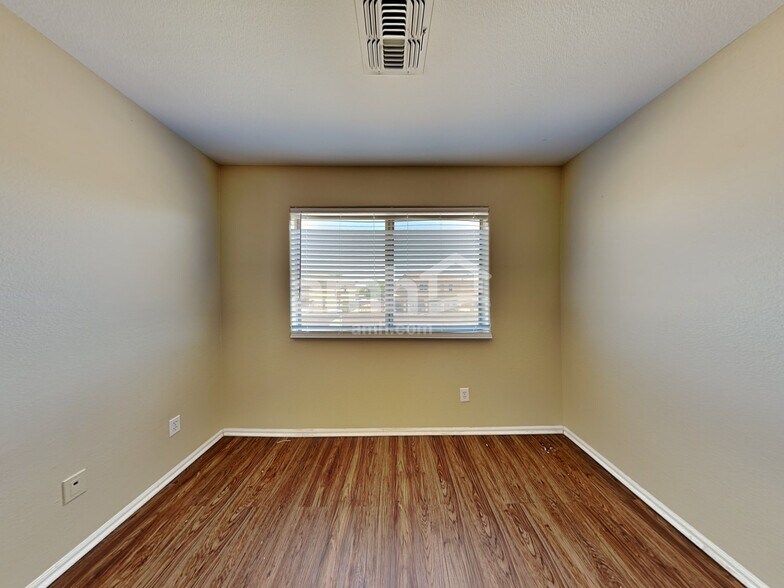 Building Photo - 8711 S 50th Ln