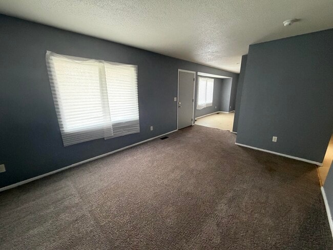 Building Photo - 1003 Shasta-