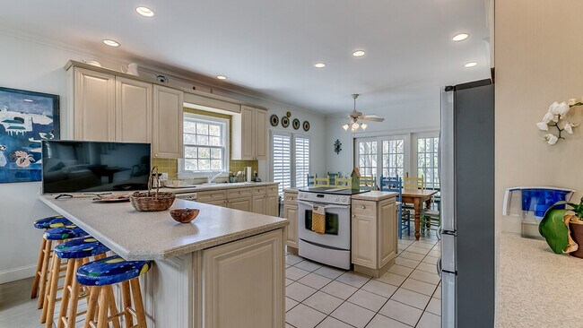 Building Photo - 635 Dune Oaks Dr