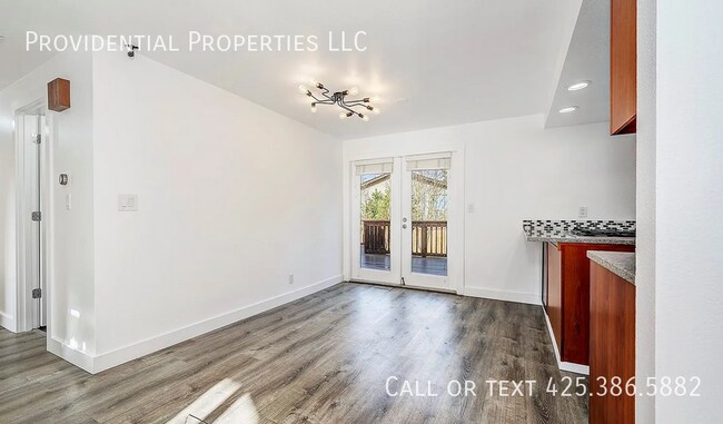 Building Photo - 10932 NE 60th St