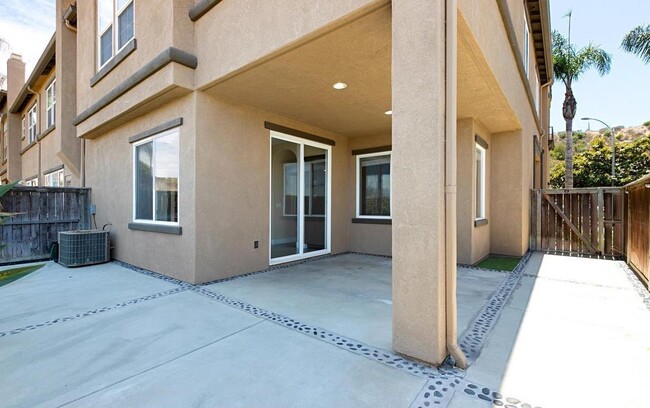 Building Photo - 6313 Avenida De Las Vistas