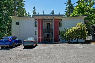 Building Photo - Large 2 Bedroom Condo in Bellevue - Near M...