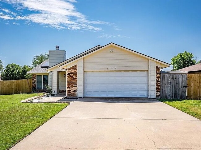 Building Photo - 4715 NE Bell Ave