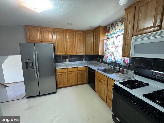 Building Photo - 172 Chapel Dr