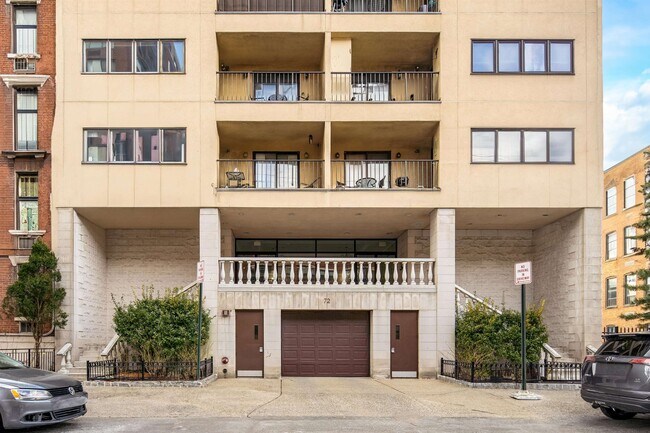 Building Photo - 72 Park Ave