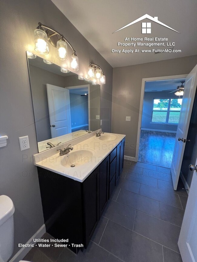 Building Photo - 301 E St Eunice Rd