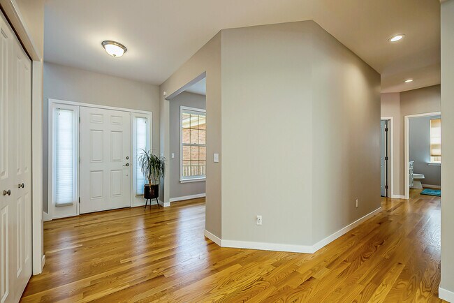 Building Photo - 348 Sedgewood Ln