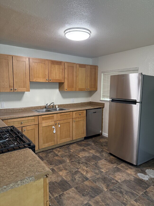 Building Photo - Charming 3-bedroom, 2-bathroom home located in the heart of Brentwood