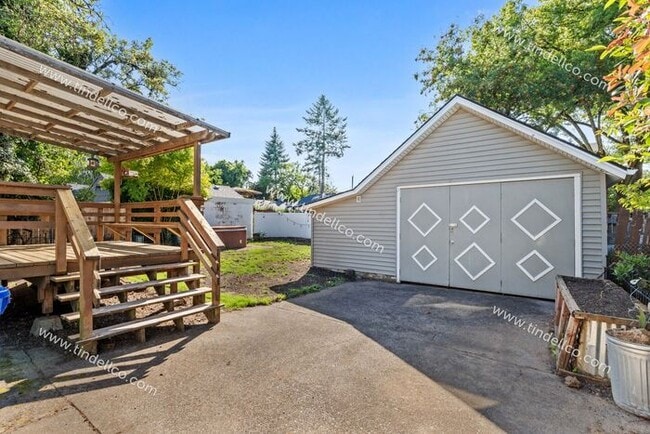 Building Photo - Charming 2-Bedroom + Bonus in University P...