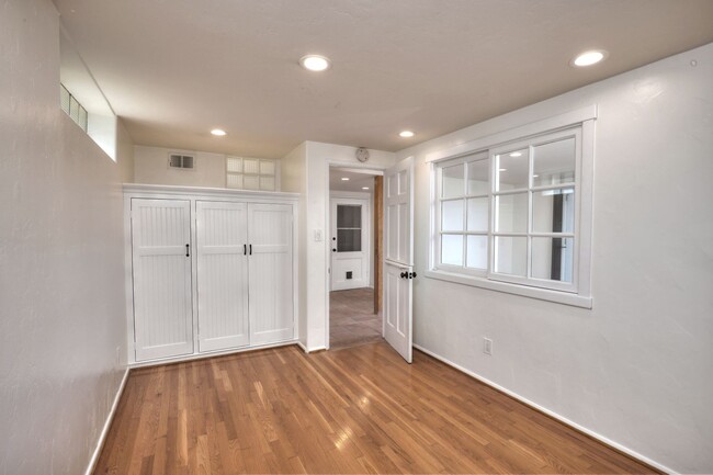 Building Photo - Peaceful Hope Ranch Living