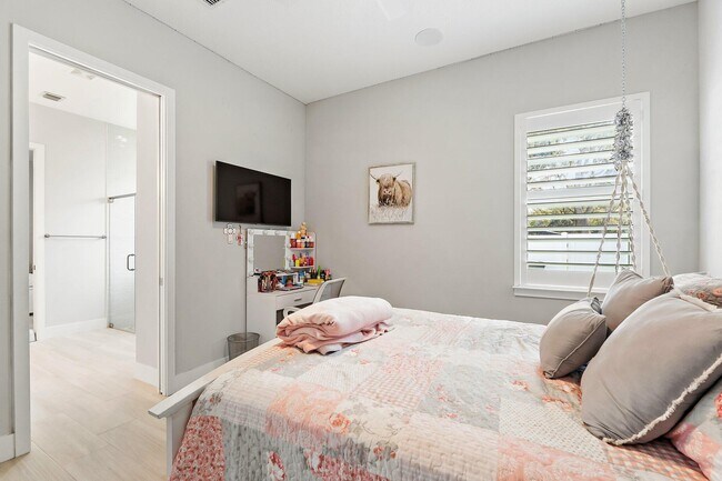 Building Photo - 12955 SW Kanner Hwy