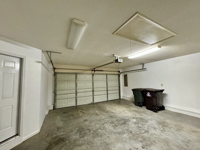 Building Photo - 310 Paoli Trce