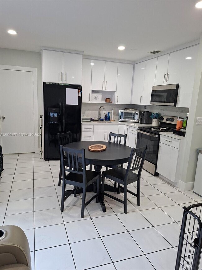 Building Photo - 1814 SW 97th Terrace