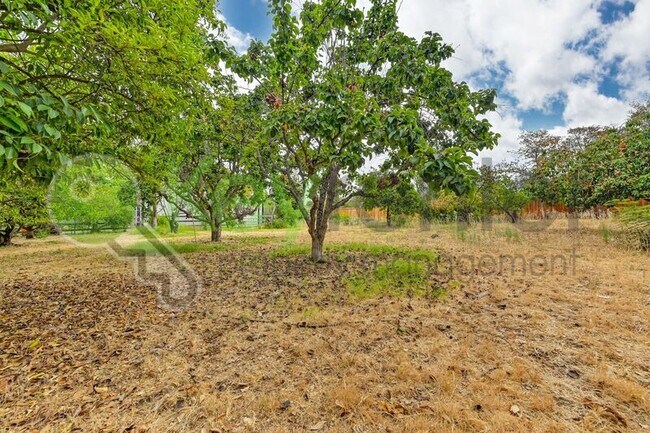 Building Photo - 9635 Oak Leaf Way