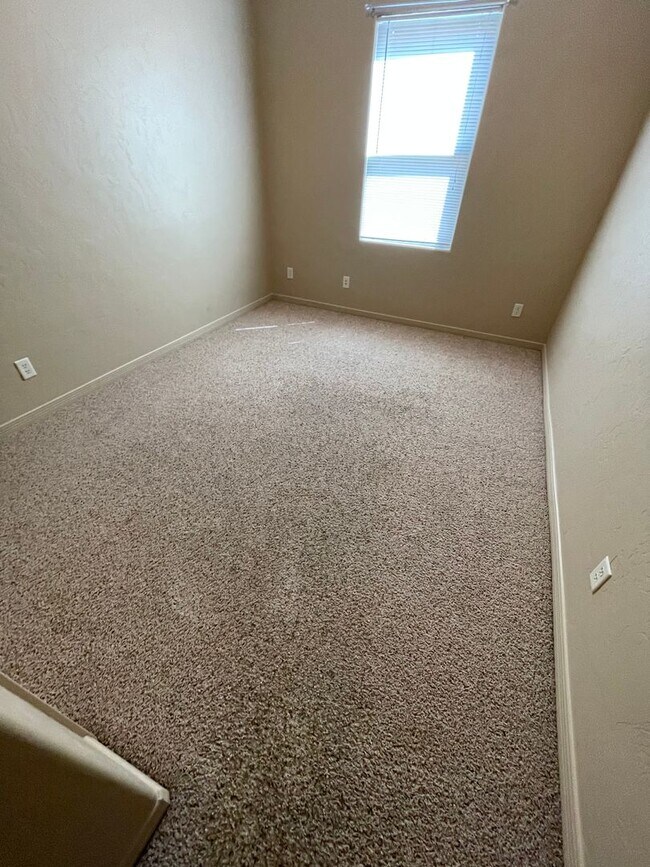 Building Photo - Charming 3 Bedroom, 2 Bath, 2 Car Garage Home - Available Now!