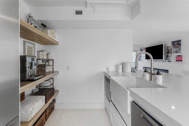 Building Photo - 3500 S Ocean Blvd
