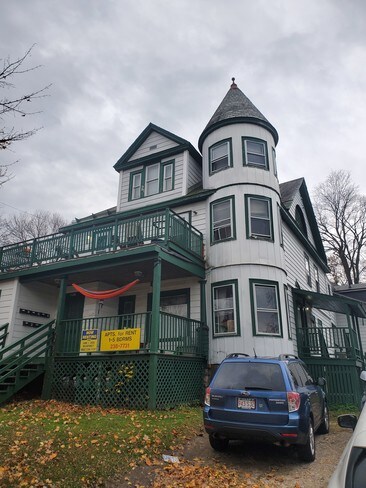 Primary Photo - 407 College St