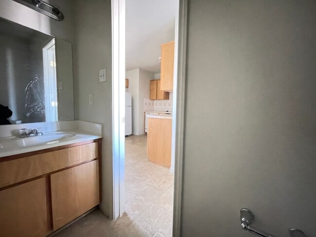 Building Photo - 400 Brittney Way