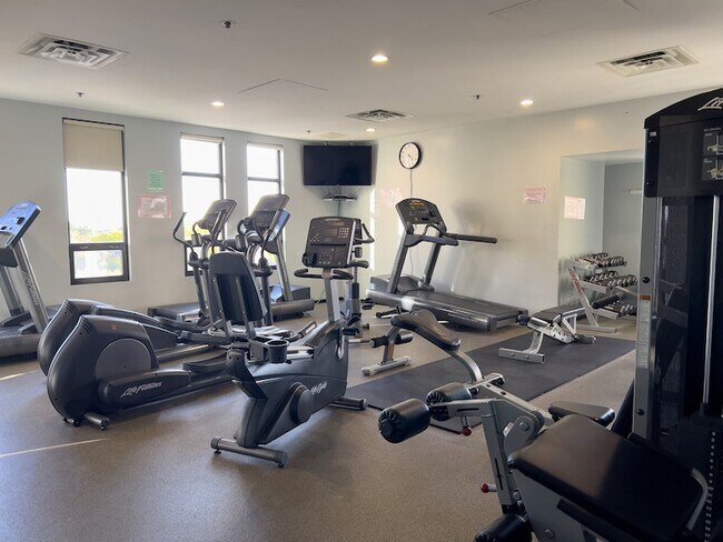 Building Photo - 1255 S State St