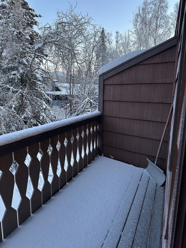 Building Photo - Newly Remodeled, 1 Bed/1 Bath Garage/Washer/Dryer