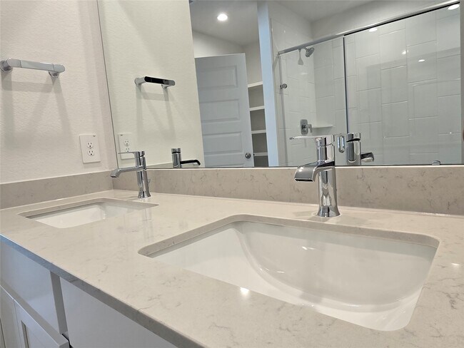 Building Photo - 7826 Calabria Dr