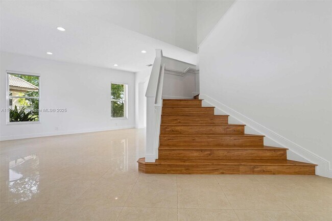 Building Photo - 926 Marina Dr