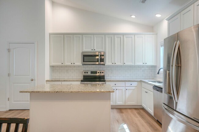 Building Photo - Charming 3 Bed, 2 Bath Home in Peaceful Ru...