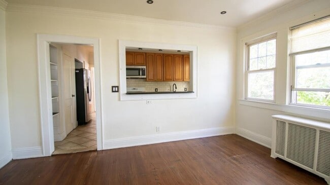 Building Photo - 840 W Seaman Ave