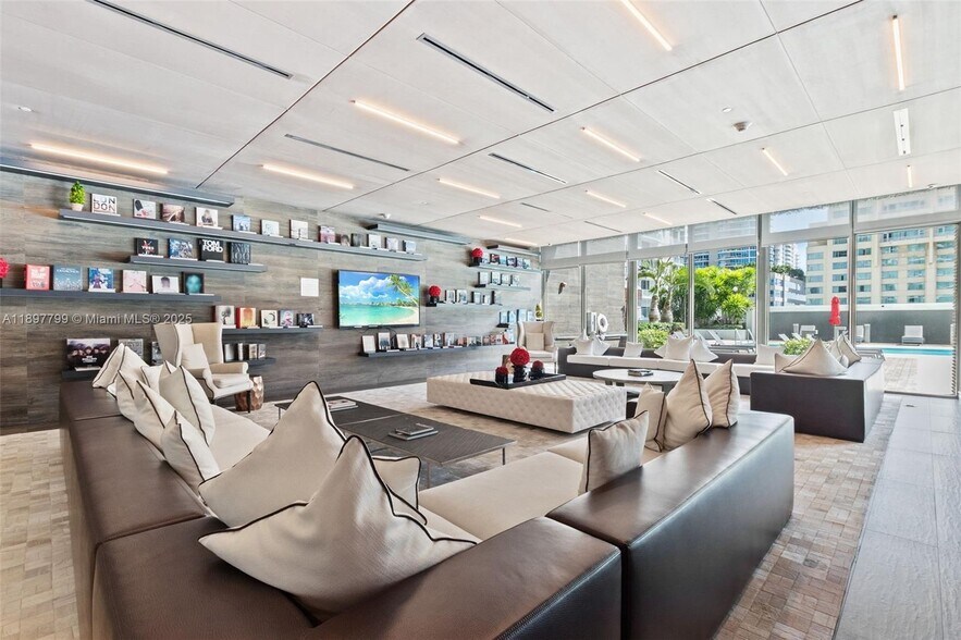 Building Photo - 1080 Brickell Ave