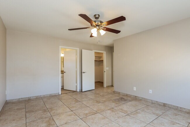 Building Photo - 13926 N 150th Ln