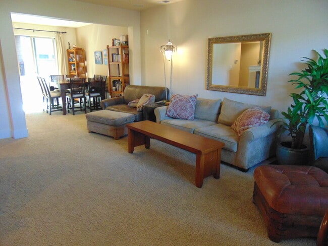 Building Photo - Cedar Mills area - 3+ Townhome nearly 2k sq ft - available now !