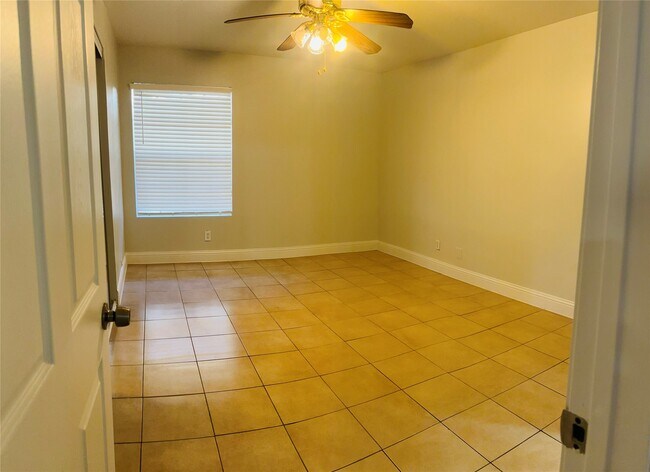 Building Photo - 5550 N Braeswood Blvd