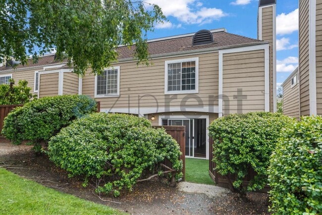 Building Photo - 5045 Hiller Ln