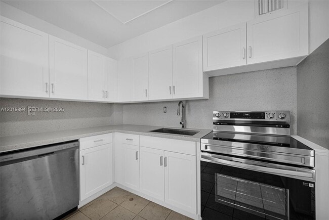 Building Photo - 1075 NE Miami Gardens Dr